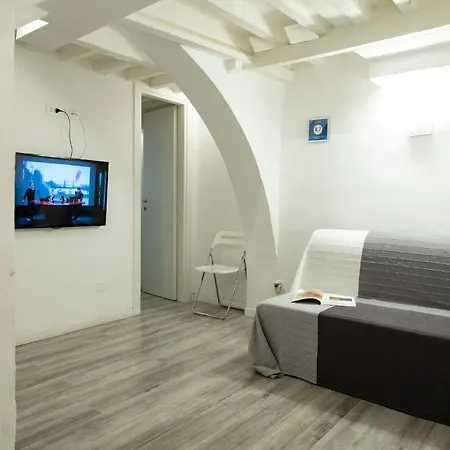 Un Bacio A Apartament *